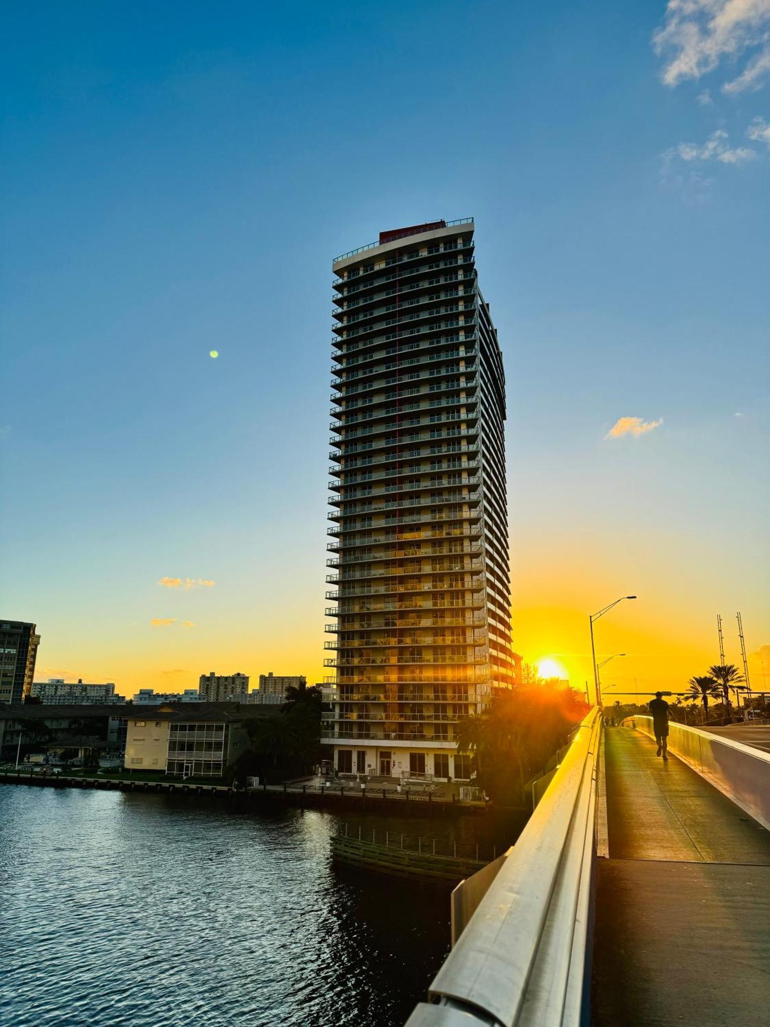 Beachwalk Resort & Condos Hallandale Beach Buitenkant foto