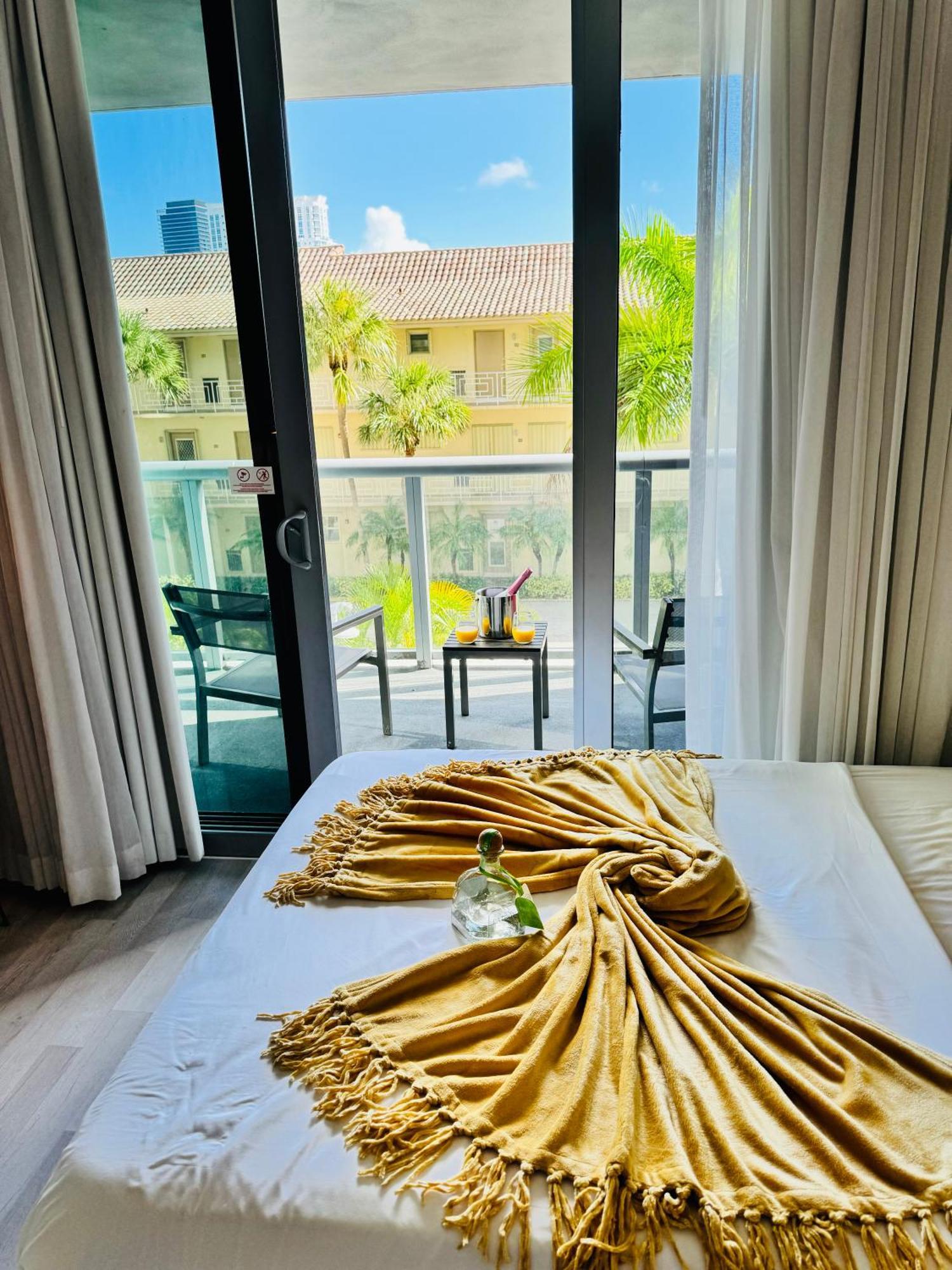 Beachwalk Resort & Condos Hallandale Beach Buitenkant foto