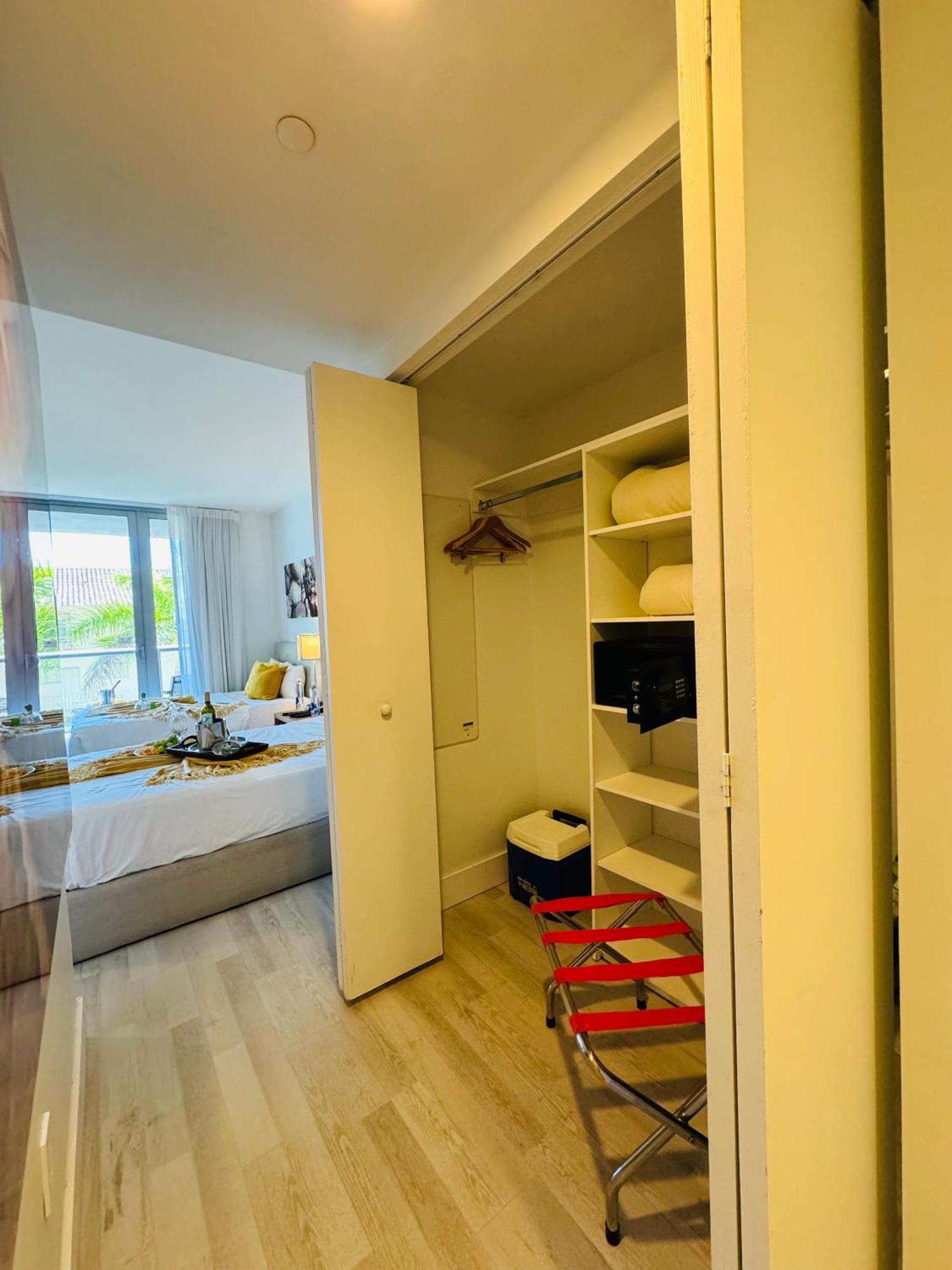 Beachwalk Resort & Condos Hallandale Beach Buitenkant foto